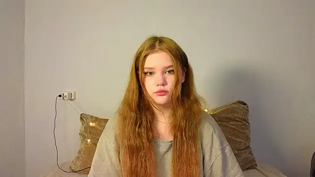 LaseyMoon online show from February 6, 7:59 am