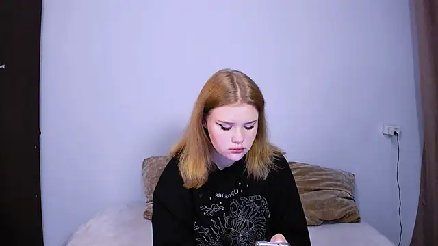 LaseyMoon online show from September 30, 11:11 pm