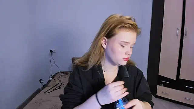 LaseyMoon online show from November 21, 9:19 am