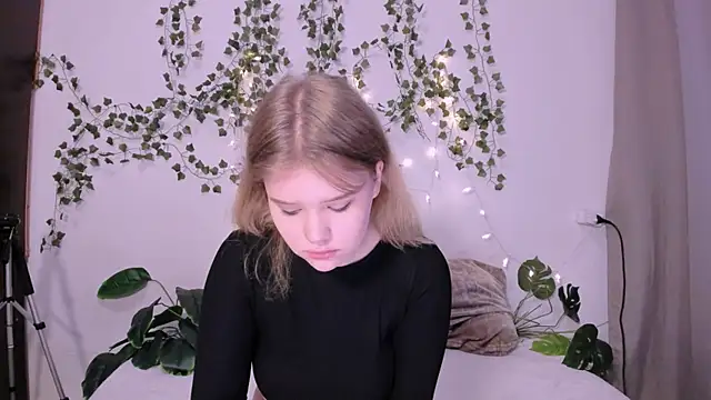 LaseyMoon online show from March 19, 1:21 am