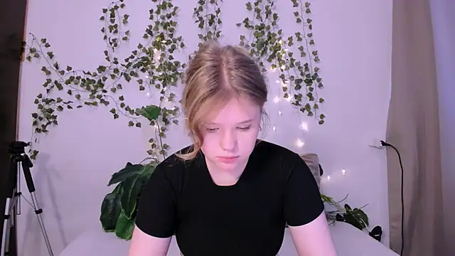 LaseyMoon online show from March 14, 4:21 am