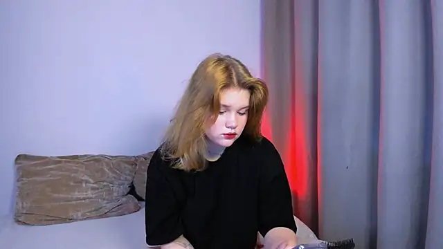 LaseyMoon online show from September 26, 11:17 am