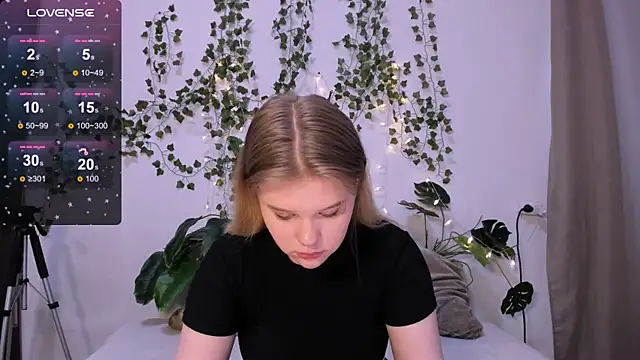 LaseyMoon online show from March 12, 4:30 am