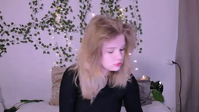 LaseyMoon online show from March 18, 1:13 am