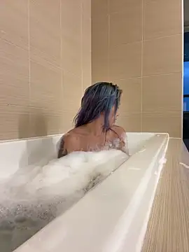 princesskimamii online show from November 7, 1:10 am