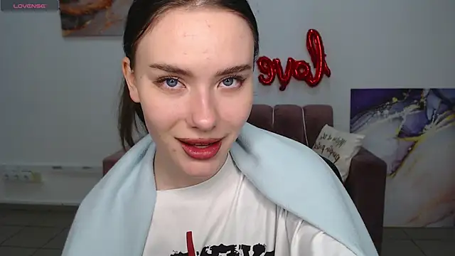 Snapshot of ElenaOconar chatting on March 10, 9:45 am ElenaOconar online show from March 10, 9:45 am