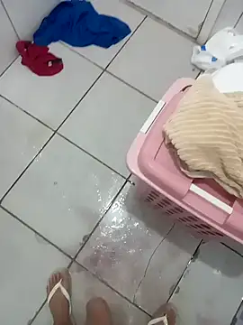 Snapshot of Magrinholl chatting on February 25, 10:09 pm Magrinholl online show from February 25, 10:09 pm