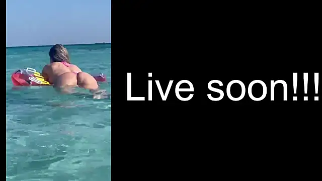 Snapshot of _Allie_ chatting on October 1, 4:39 am Allie online show from October 1, 4:39 am