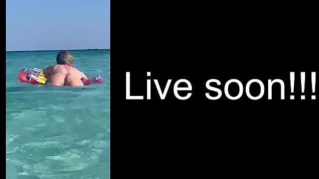 Snapshot of _Allie_ chatting on October 20, 4:25 am Allie online show from October 20, 4:25 am