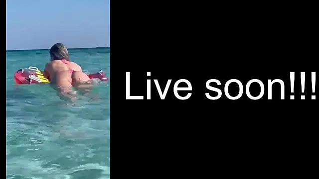 Snapshot of _Allie_ chatting on November 11, 5:35 am Allie online show from November 11, 5:35 am