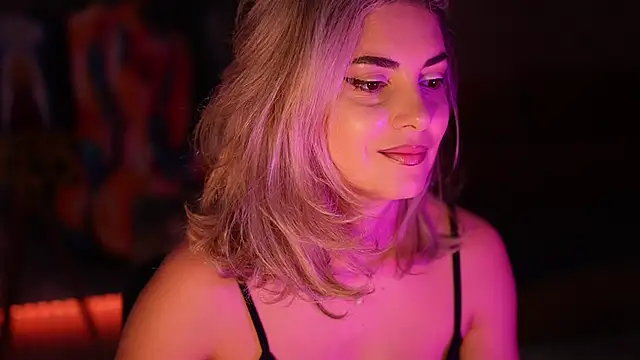 Snapshot of _Allie_ chatting on November 4, 5:55 am Allie online show from November 4, 5:55 am