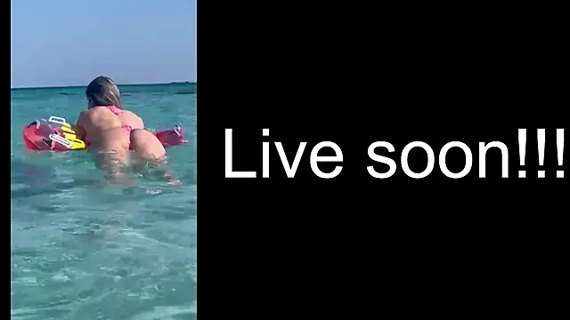 Snapshot of _Allie_ chatting on October 24, 4:44 am Allie online show from October 24, 4:44 am