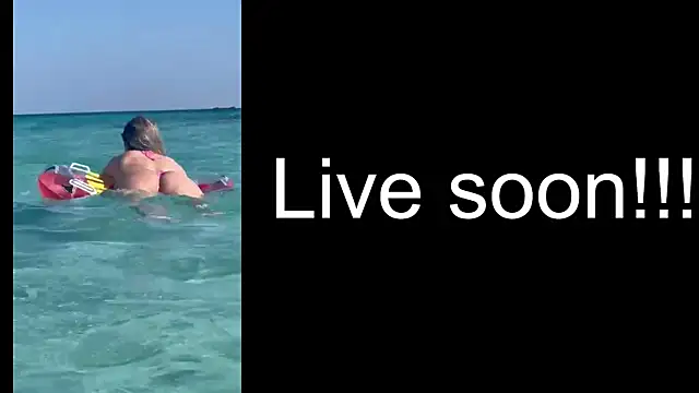 Snapshot of _Allie_ chatting on October 18, 4:25 am Allie online show from October 18, 4:25 am