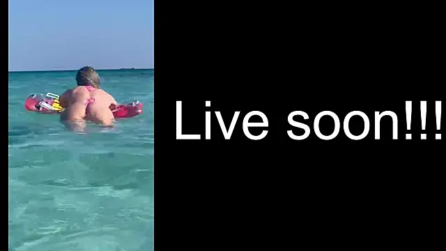 Snapshot of _Allie_ chatting on October 5, 4:14 am Allie online show from October 5, 4:14 am