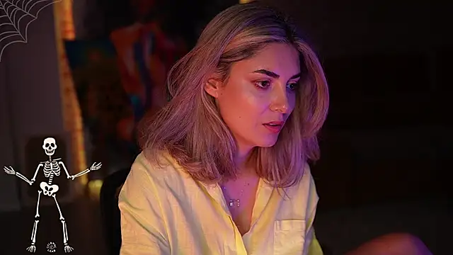 Snapshot of _Allie_ chatting on October 26, 5:52 am Allie online show from October 26, 5:52 am