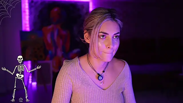 Snapshot of _Allie_ chatting on October 28, 5:18 am Allie online show from October 28, 5:18 am