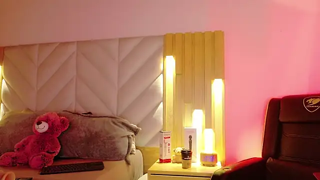 Anaise latif online show from March 28, 11:55 am