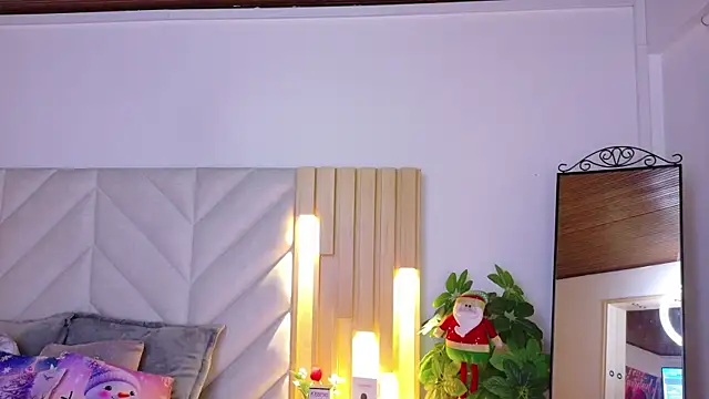 Anaise latif online show from December 2, 11:45 am