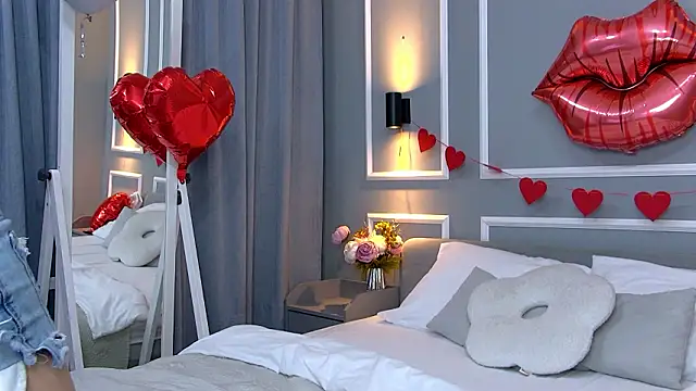 AsterQuinn online show from March 4, 12:35 pm