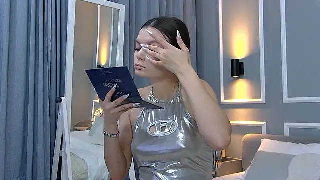 AsterQuinn online show from February 5, 3:52 pm