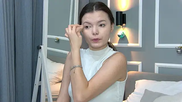 AsterQuinn online show from January 14, 3:37 pm