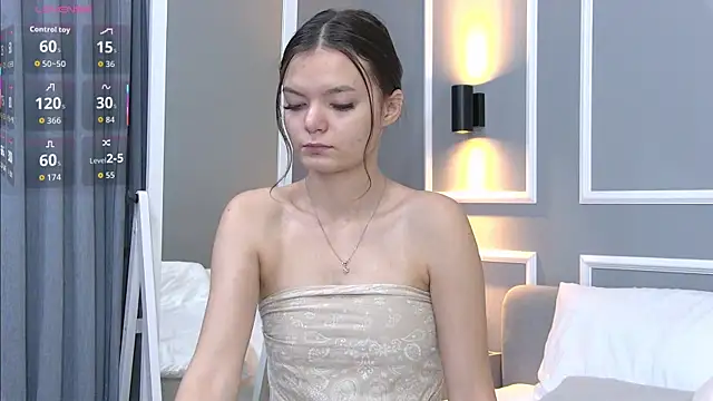 AsterQuinn online show from October 26, 3:45 pm