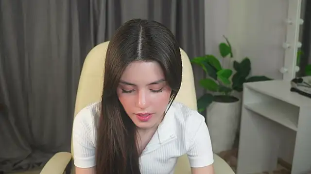 ArletteBiddix online show from March 7, 2:34 pm