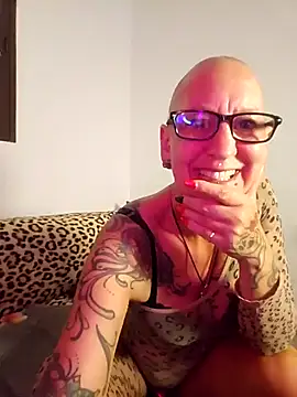 Snapshot of Emma_Milf25 chatting on November 25, 3:45 pm Emma Milf25 online show from November 25, 3:45 pm