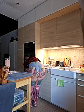 Emma Milf25 online show from December 15, 1:39 pm