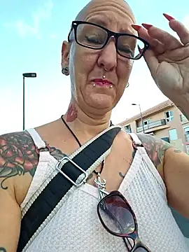 Snapshot of Emma_Milf25 chatting on September 24, 7:37 am Emma Milf25 online show from September 24, 7:37 am