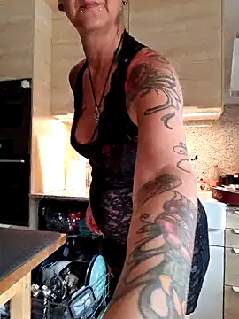 Snapshot of Emma_Milf25 chatting on October 2, 9:45 am Emma Milf25 online show from October 2, 9:45 am