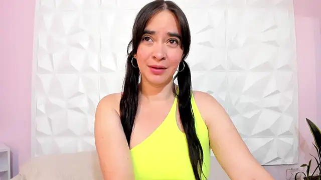 Valeriagomez  online show from March 15, 11:40 am