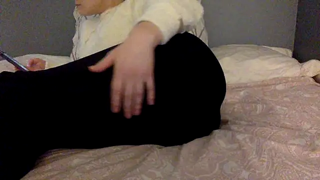 Snapshot of prettyy_kitty chatting on February 25, 7:27 pm prettyy kitty online show from February 25, 7:27 pm