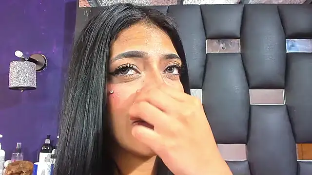 EMYCLARK01 online show from December 4, 3:33 pm