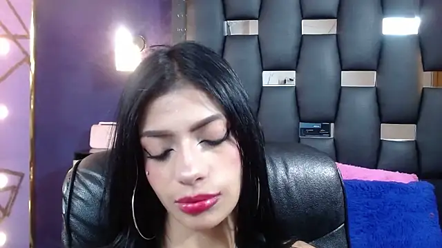 EMYCLARK01 online show from March 19, 3:17 am