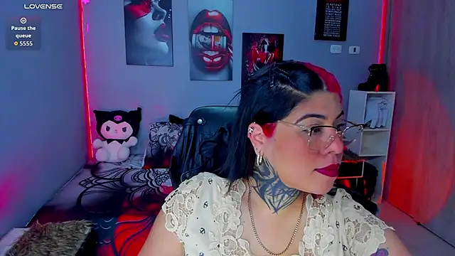 Snapshot of Veronika_metal chatting on October 1, 11:14 am Veronika metal online show from October 1, 11:14 am