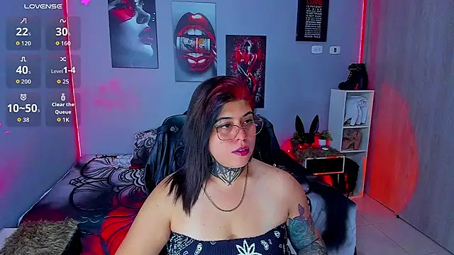 Snapshot of Veronika_metal chatting on September 22, 5:41 pm Veronika metal online show from September 22, 5:41 pm