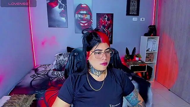 Snapshot of Veronika_metal chatting on September 25, 3:56 am Veronika metal online show from September 25, 3:56 am