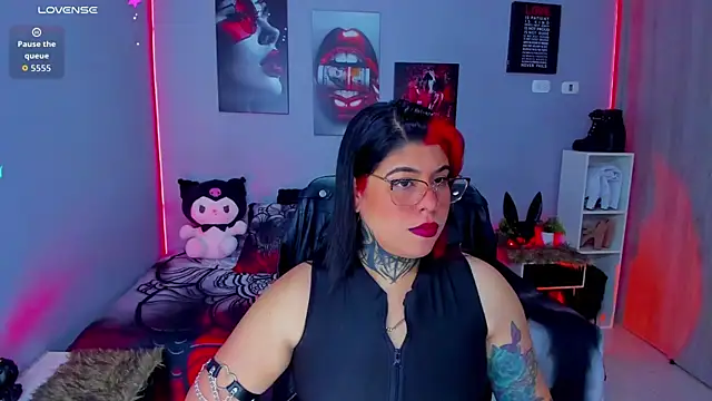 Snapshot of Veronika_metal chatting on October 4, 1:56 pm Veronika metal online show from October 4, 1:56 pm