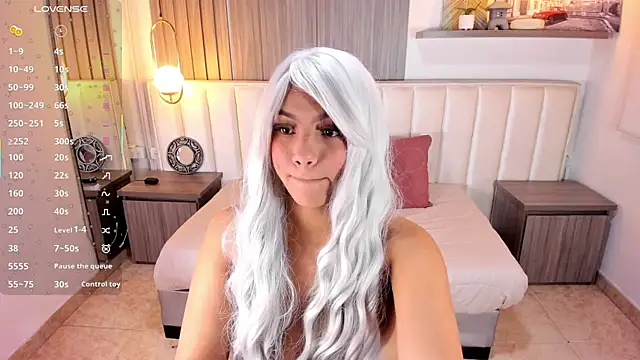 Nicoll Evans  online show from October 23, 2:16 pm