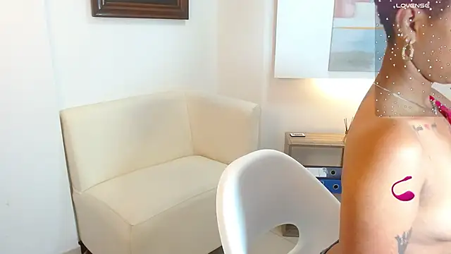 Snapshot of anahi_macys chatting on October 10, 11:00 am anahi macys online show from October 10, 11:00 am