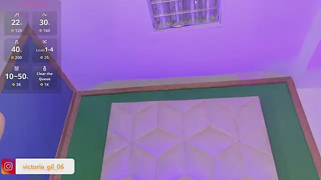 Snapshot of queen__violet chatting on June 10, 7:37 pm queen violet online show from June 10, 7:37 pm