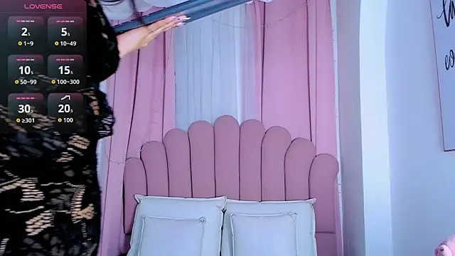 Snapshot of PaolaB_g chatting on February 24, 4:13 am PaolaB g online show from February 24, 4:13 am