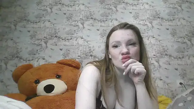 Snapshot of Eveline_May chatting on March 20, 8:19 pm Eveline May online show from March 20, 8:19 pm