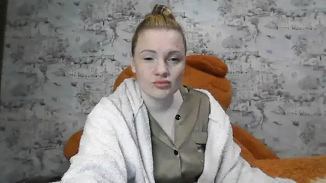 Snapshot of Eveline_May chatting on October 15, 4:37 pm Eveline May online show from October 15, 4:37 pm