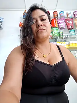 Snapshot of roxanasexy2025 chatting on February 1, 4:16 pm roxanasexy2025 online show from February 1, 4:16 pm