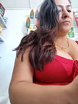 Snapshot of roxanasexy2025 chatting on February 8, 3:32 pm roxanasexy2025 online show from February 8, 3:32 pm