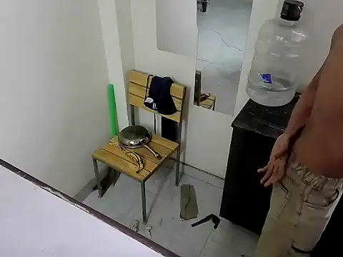 Snapshot of fitbuddy1 chatting on December 2, 9:11 am fitbuddy1 online show from December 2, 9:11 am