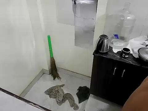 Snapshot of fitbuddy1 chatting on October 15, 10:34 am fitbuddy1 online show from October 15, 10:34 am