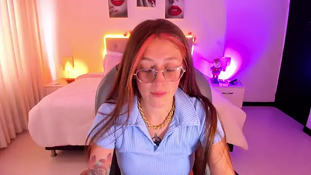 Snapshot of Emily_Warren_ chatting on December 4, 7:46 pm Emily Warren online show from December 4, 7:46 pm